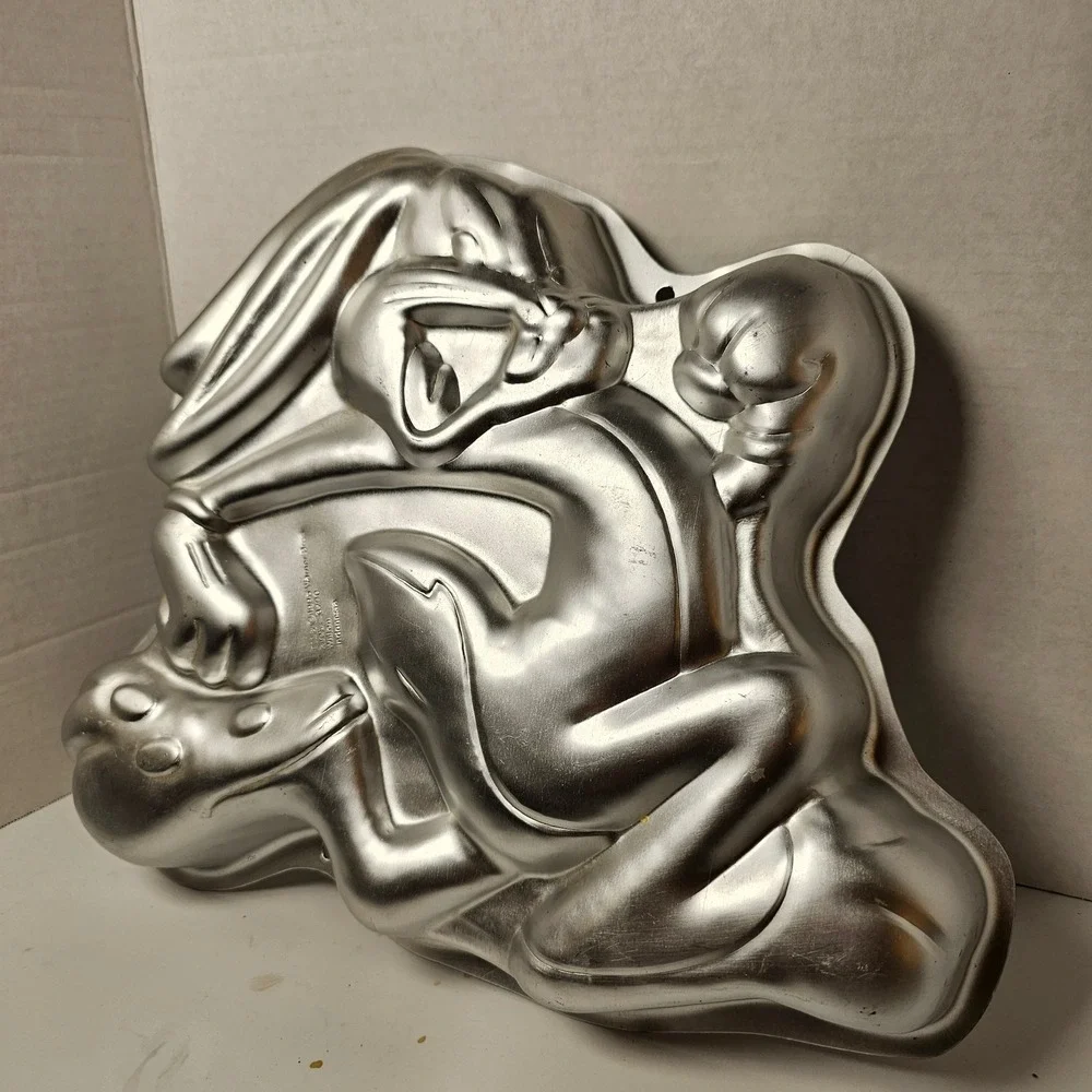 Wilton Bugs Bunny Cake Pan Looney Tunes 1996 Vintage Aluminum 2105-3200 Silver